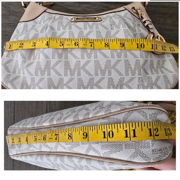 Michael Kors Cream Leather Shoulder Bag with Gold Hardware - Picture 13 of 16